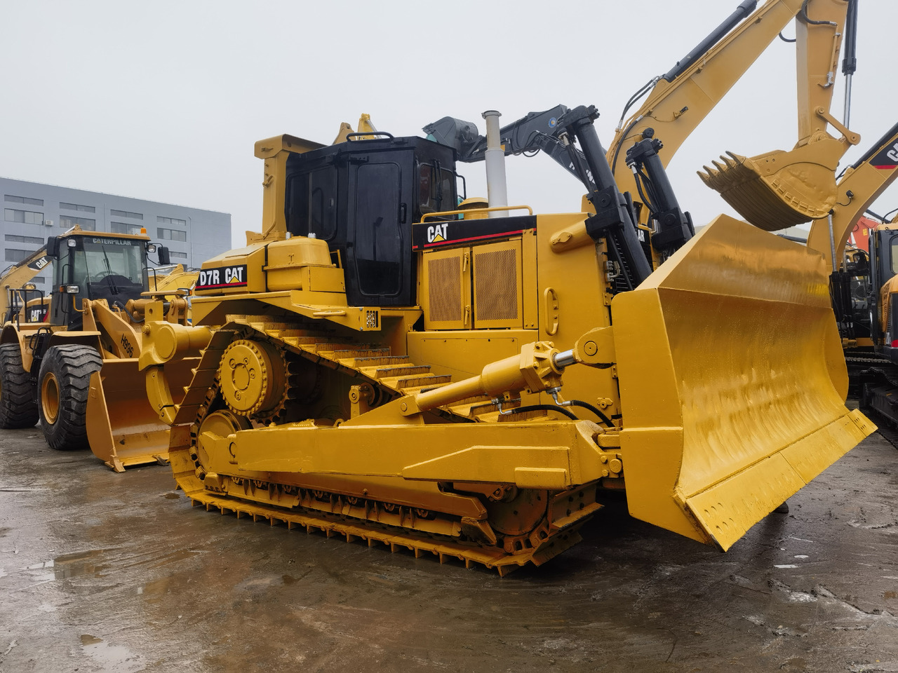 CAT D7R Bulldozer - Buldôzer: foto 2 CAT D7R Bulldozer - Buldôzer: foto 2