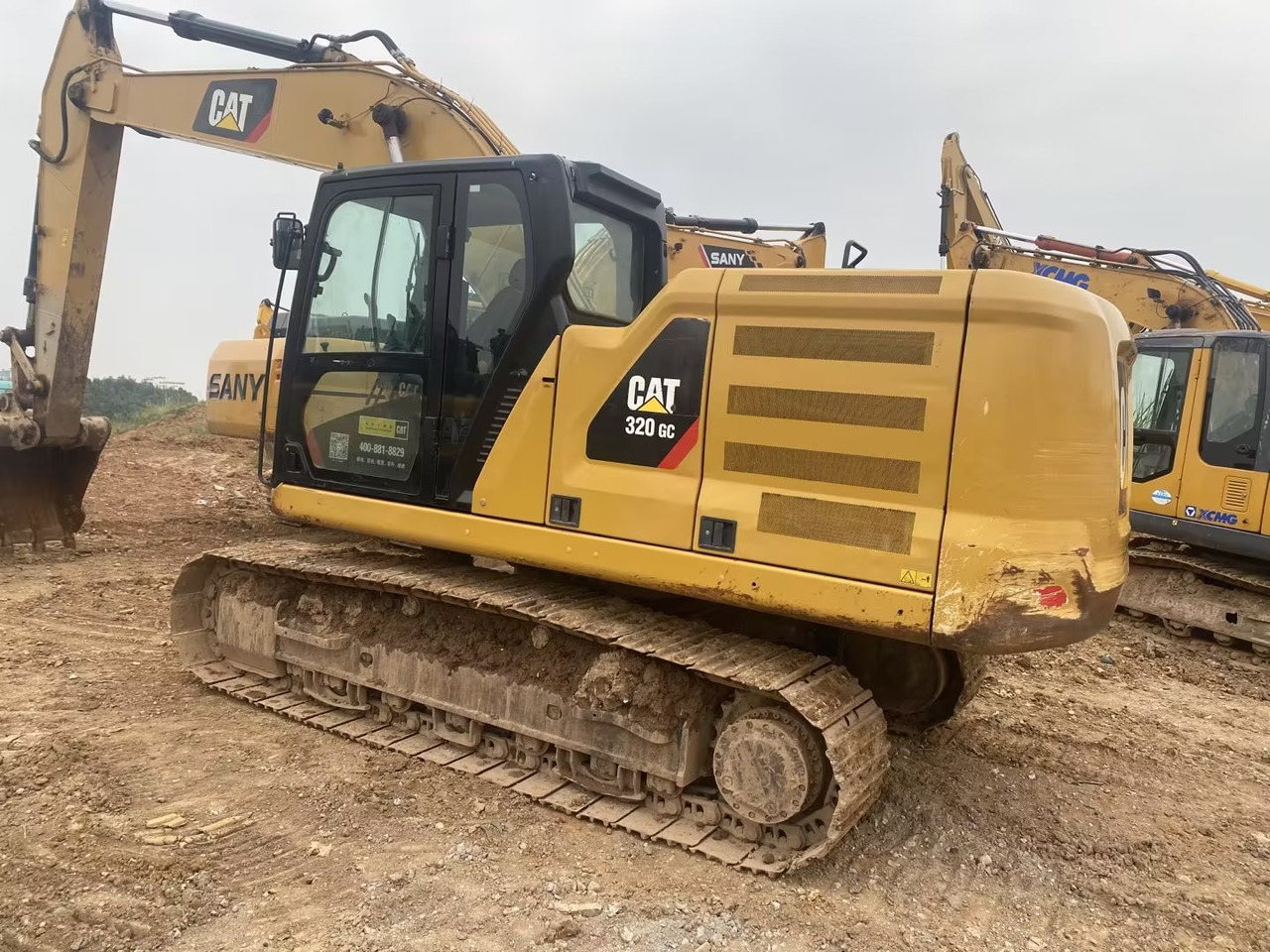 CATERPILLAR 320GC - Escavadora de rastos: foto 1 CATERPILLAR 320GC - Escavadora de rastos: foto 1