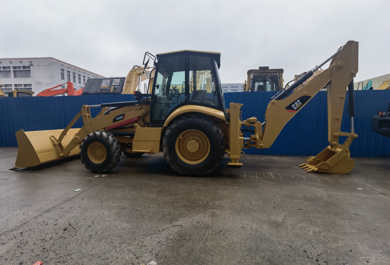 Cat 420F backhoe loader - Retroescavadeira: foto 2 Cat 420F backhoe loader - Retroescavadeira: foto 2