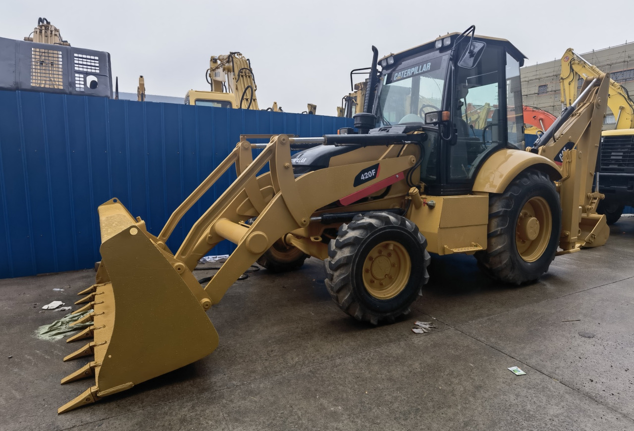 Cat 420F backhoe loader - Retroescavadeira: foto 1 Cat 420F backhoe loader - Retroescavadeira: foto 1