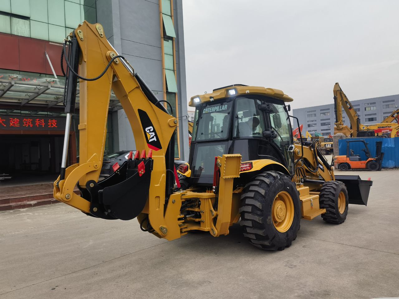 Cat 420F backhoe loader - Retroescavadeira: foto 1 Cat 420F backhoe loader - Retroescavadeira: foto 1