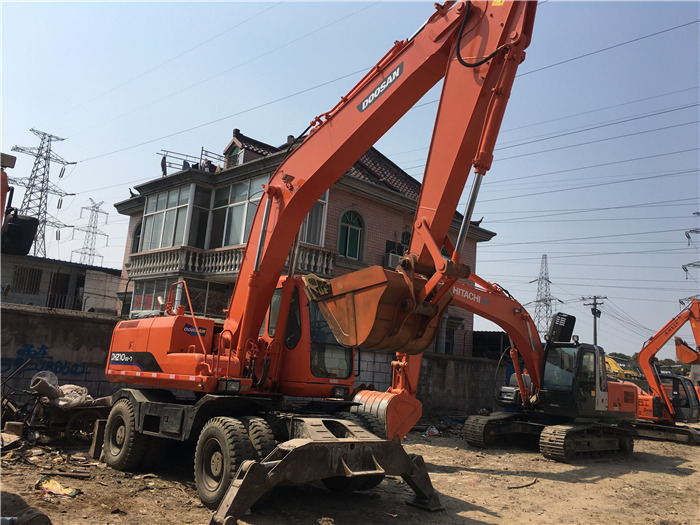 Doosan DH210w-7 wheel excavator - Escavadeira de rodas: foto 5 Doosan DH210w-7 wheel excavator - Escavadeira de rodas: foto 5