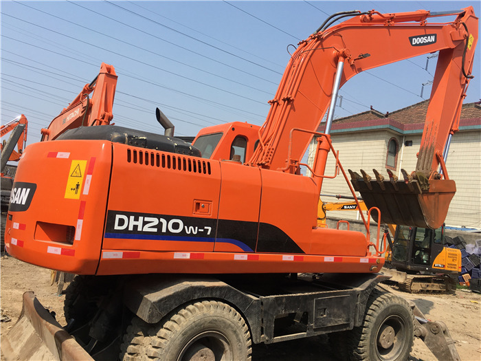 Doosan DH210w-7 wheel excavator - Escavadeira de rodas: foto 1 Doosan DH210w-7 wheel excavator - Escavadeira de rodas: foto 1