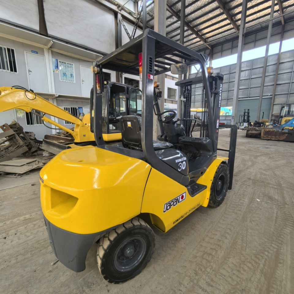 Komatsu FD30 Forklift - Empilhadeira a diesel: foto 3 Komatsu FD30 Forklift - Empilhadeira a diesel: foto 3