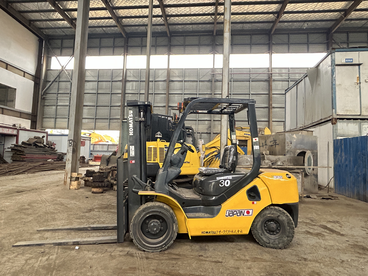 Komatsu FD30 Forklift - Empilhadeira a diesel: foto 1 Komatsu FD30 Forklift - Empilhadeira a diesel: foto 1