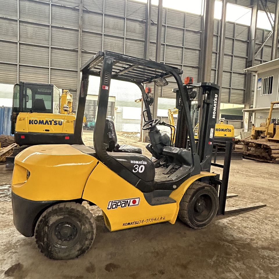 Komatsu FD30 Forklift - Empilhadeira a diesel: foto 4 Komatsu FD30 Forklift - Empilhadeira a diesel: foto 4