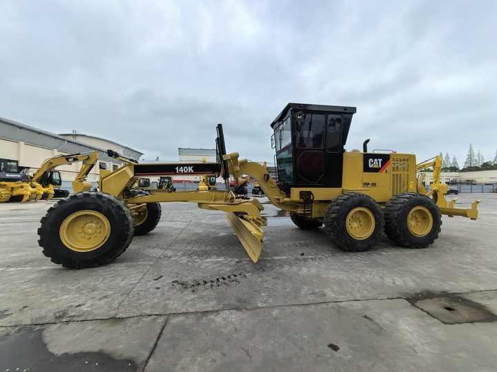 Low hours high quality used motor grader cat 140k cheap for sale - Motoniveladora: foto 3 Low hours high quality used motor grader cat 140k cheap for sale - Motoniveladora: foto 3