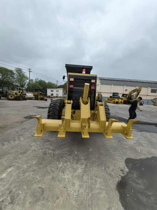 Low hours high quality used motor grader cat 140k cheap for sale - Motoniveladora: foto 2 Low hours high quality used motor grader cat 140k cheap for sale - Motoniveladora: foto 2