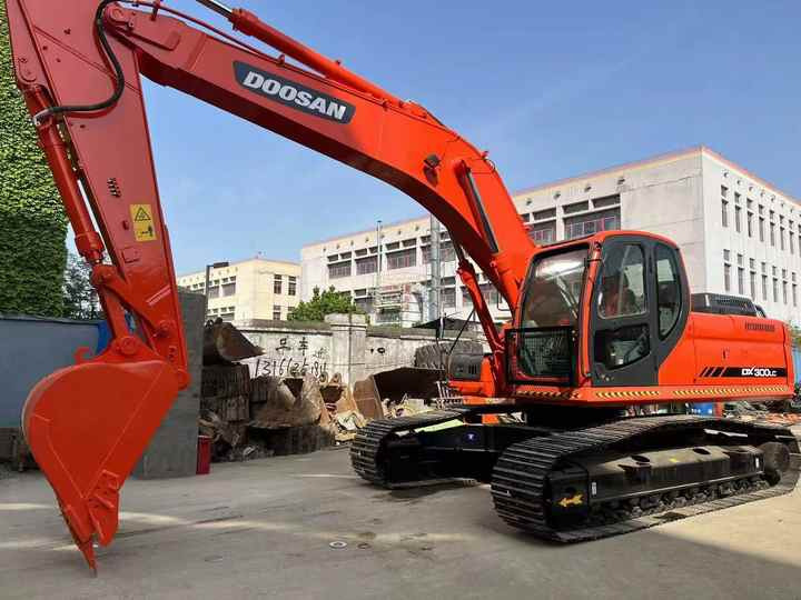 Original Korea Doosan Used Excavator 30 Ton Doosan DX300LC Crawler Excavator For Sale - Escavadora de rastos: foto 2 Original Korea Doosan Used Excavator 30 Ton Doosan DX300LC Crawler Excavator For Sale - Escavadora de rastos: foto 2