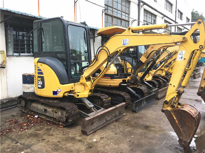 Reasonable price good quality second-hand Komatsu PC30 used Komatsu mini excavator digger for sale - Escavadora de rastos: foto 3 Reasonable price good quality second-hand Komatsu PC30 used Komatsu mini excavator digger for sale - Escavadora de rastos: foto 3