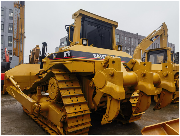 Second hand Cat D7R Dozer used D7 Dozers Cat Bulldozer Good Price for Sale in shanghai yard - Buldôzer: foto 1 Second hand Cat D7R Dozer used D7 Dozers Cat Bulldozer Good Price for Sale in shanghai yard - Buldôzer: foto 1