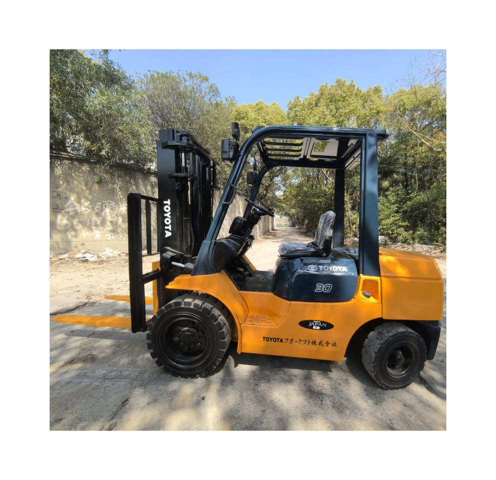 Toyota FD30 Forklift - Empilhadeira a diesel: foto 1 Toyota FD30 Forklift - Empilhadeira a diesel: foto 1