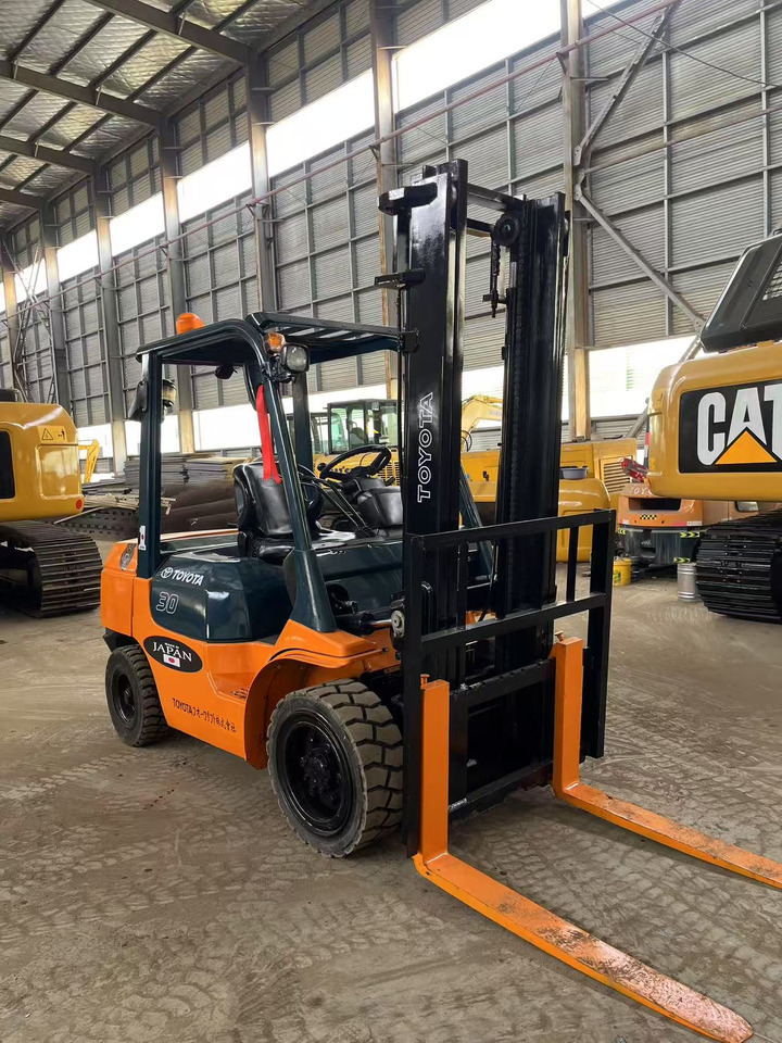 Toyota FD30 Forklift - Empilhadeira a diesel: foto 4 Toyota FD30 Forklift - Empilhadeira a diesel: foto 4