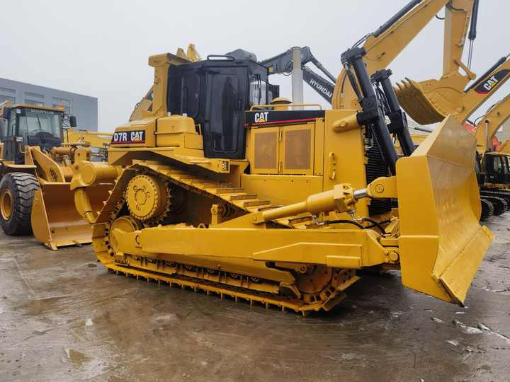 Used CAT D7R crawler bulldozer second hand heavy duty equipment construction bulldozers for sale - Buldôzer: foto 5 Used CAT D7R crawler bulldozer second hand heavy duty equipment construction bulldozers for sale - Buldôzer: foto 5