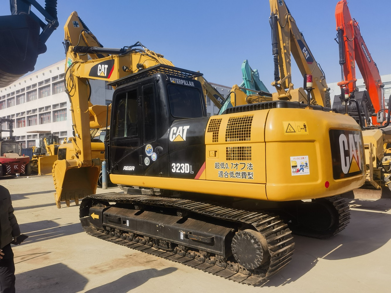 Cat 323d excavators - Escavadeira: foto 1 Cat 323d excavators - Escavadeira: foto 1