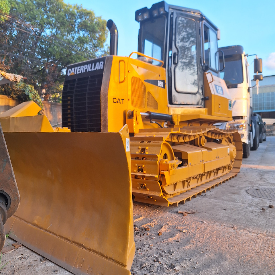 Used caterpillar cat D5k bulldozer - Buldôzer: foto 2 Used caterpillar cat D5k bulldozer - Buldôzer: foto 2