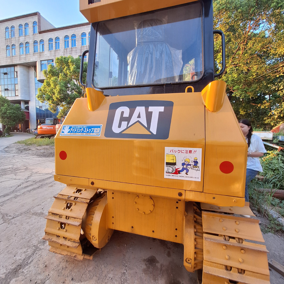 Used caterpillar cat D5k bulldozer - Buldôzer: foto 1 Used caterpillar cat D5k bulldozer - Buldôzer: foto 1