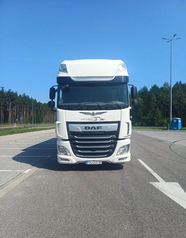 DAF XF 480 SUPER SPACE CAB / ZESTAW TANDEM PRZEJAZDOWY 120 M3 / SSC / ACC /EURO 6 - Camião de lona: foto 4 DAF XF 480 SUPER SPACE CAB / ZESTAW TANDEM PRZEJAZDOWY 120 M3 / SSC / ACC /EURO 6 - Camião de lona: foto 4