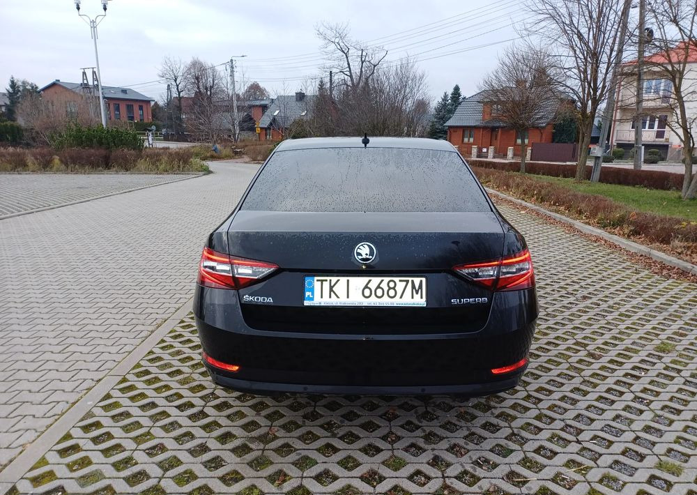 Skoda Superb 2.0 TDI Ambition - Sedan: foto 4 Skoda Superb 2.0 TDI Ambition - Sedan: foto 4