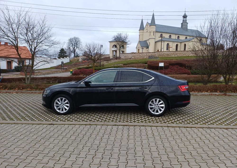 Skoda Superb 2.0 TDI Ambition - Sedan: foto 2 Skoda Superb 2.0 TDI Ambition - Sedan: foto 2