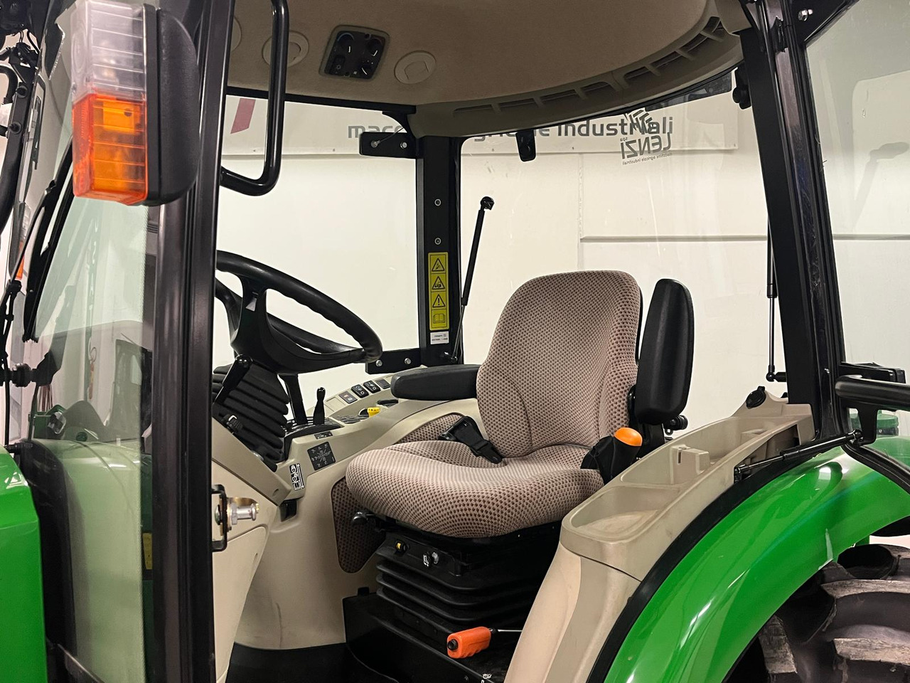 Trator JOHN DEERE 4066 R ( IDROSTATICO ): foto 9