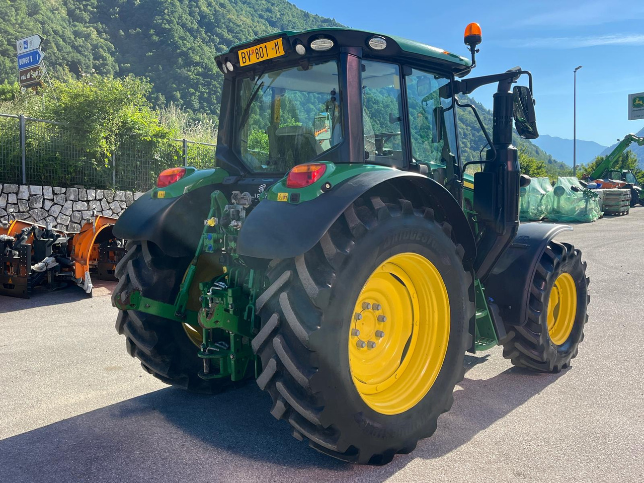 Trator JOHN DEERE 6100M: foto 6