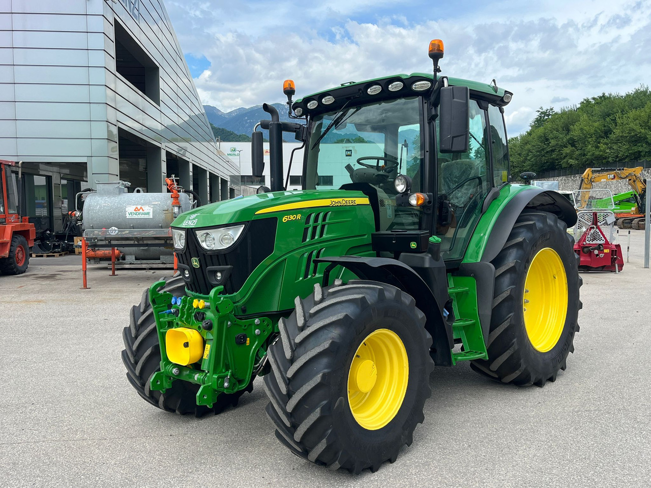 JOHN DEERE 6130 - Trator: foto 2 JOHN DEERE 6130 - Trator: foto 2