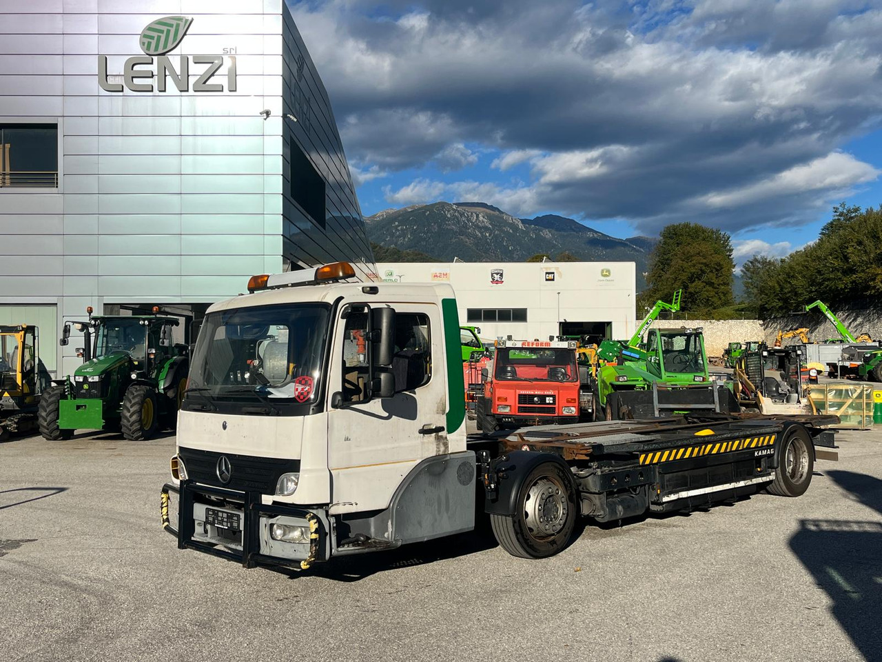 MERCEDES-BENZ KAMAG - Camião transportador de contêineres/ Caixa móvel: foto 3 MERCEDES-BENZ KAMAG - Camião transportador de contêineres/ Caixa móvel: foto 3