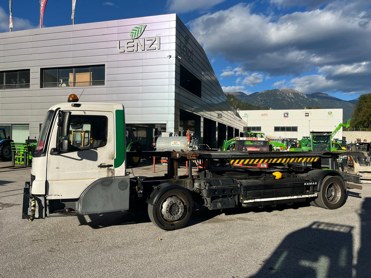 MERCEDES-BENZ KAMAG - Camião transportador de contêineres/ Caixa móvel: foto 2 MERCEDES-BENZ KAMAG - Camião transportador de contêineres/ Caixa móvel: foto 2