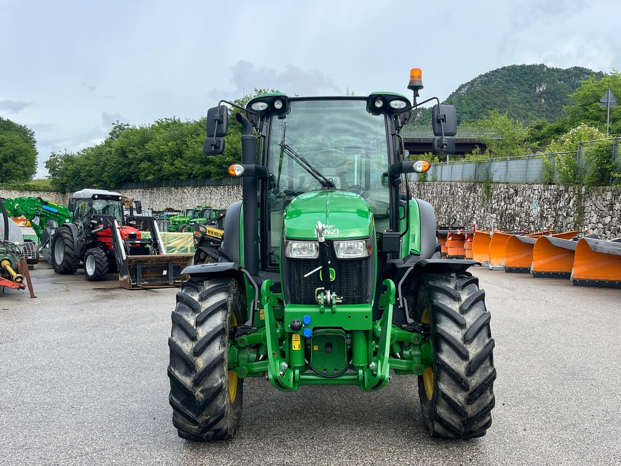 TRATTORE JOHN DEERE 5115R - Trator: foto 3 TRATTORE JOHN DEERE 5115R - Trator: foto 3