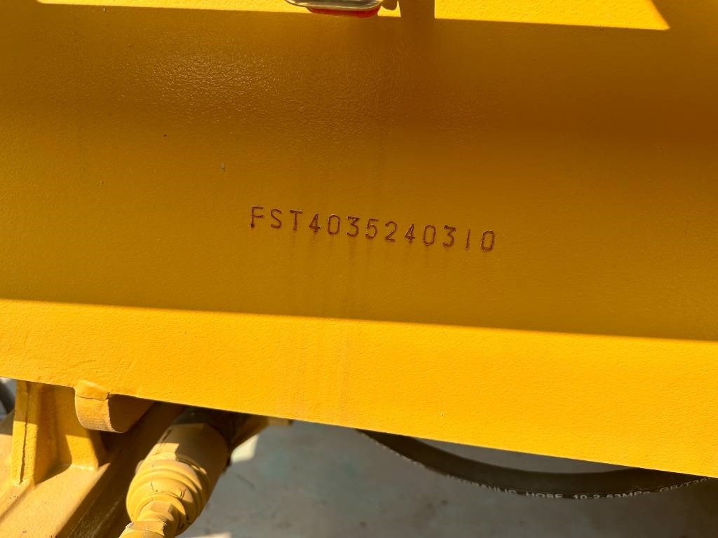 Retroescavadeira CAT 420 F ST: foto 18