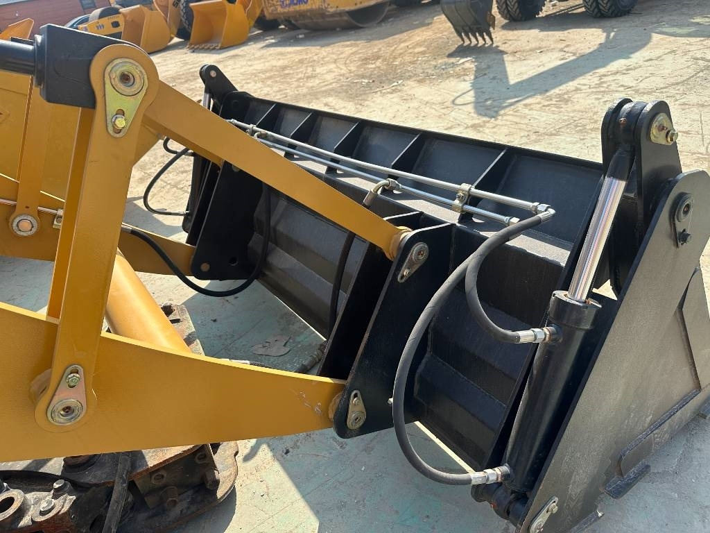 Retroescavadeira CAT 420 F ST: foto 10