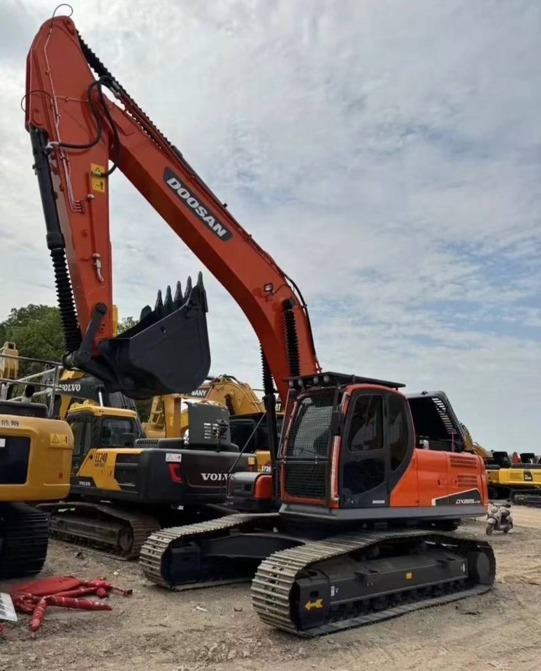 Doosan DX 225 - Escavadora de rastos: foto 1 Doosan DX 225 - Escavadora de rastos: foto 1