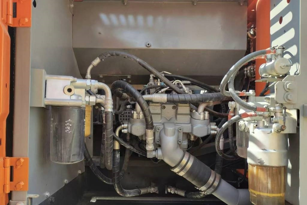 Hitachi ZX 240 - Escavadora de rastos: foto 2 Hitachi ZX 240 - Escavadora de rastos: foto 2