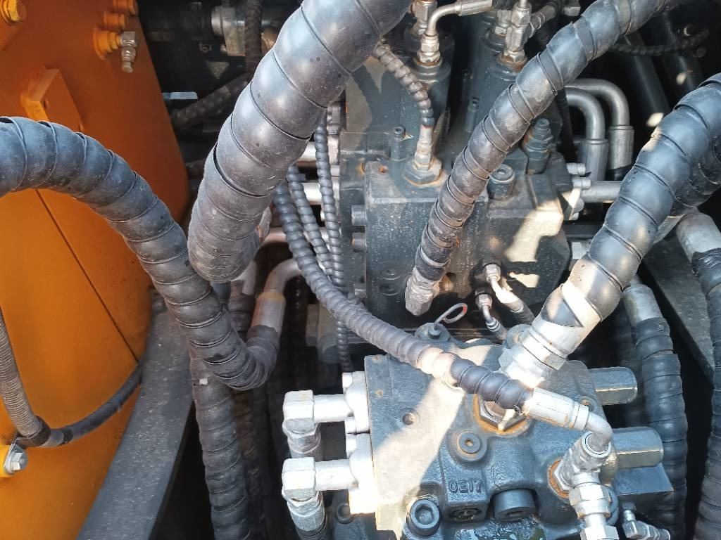 Hyundai R 220-9 S - Escavadora de rastos: foto 2 Hyundai R 220-9 S - Escavadora de rastos: foto 2