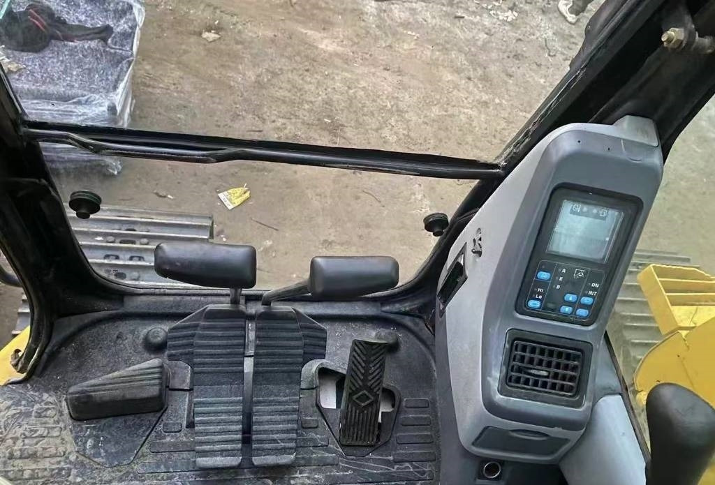Komatsu 128 US - Escavadora de rastos: foto 4 Komatsu 128 US - Escavadora de rastos: foto 4