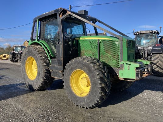 John Deere 6215R - Trator: foto 1 John Deere 6215R - Trator: foto 1