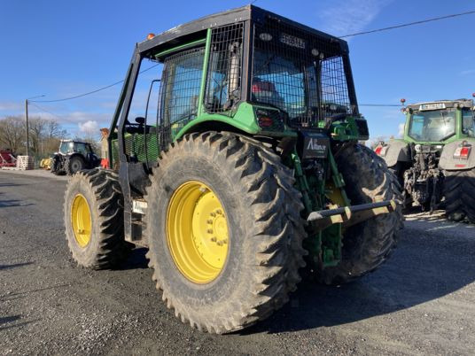 John Deere 6215R - Trator: foto 3 John Deere 6215R - Trator: foto 3