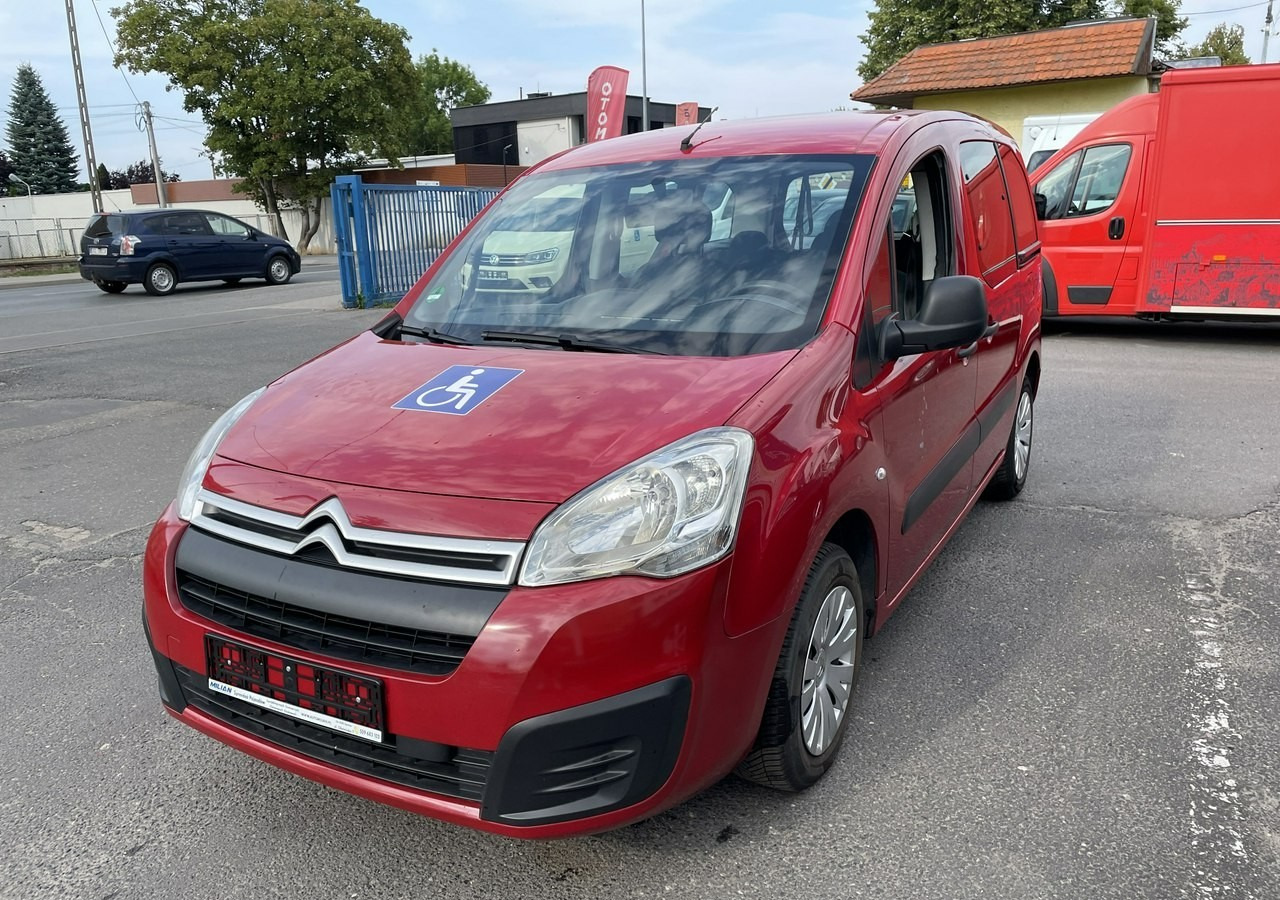 Citroen Berlingo II Berlingo 1.6 do przewozu Niepełnosprawnych inwalida rampa 2018 - Automóvel: foto 5 Citroen Berlingo II Berlingo 1.6 do przewozu Niepełnosprawnych inwalida rampa 2018 - Automóvel: foto 5