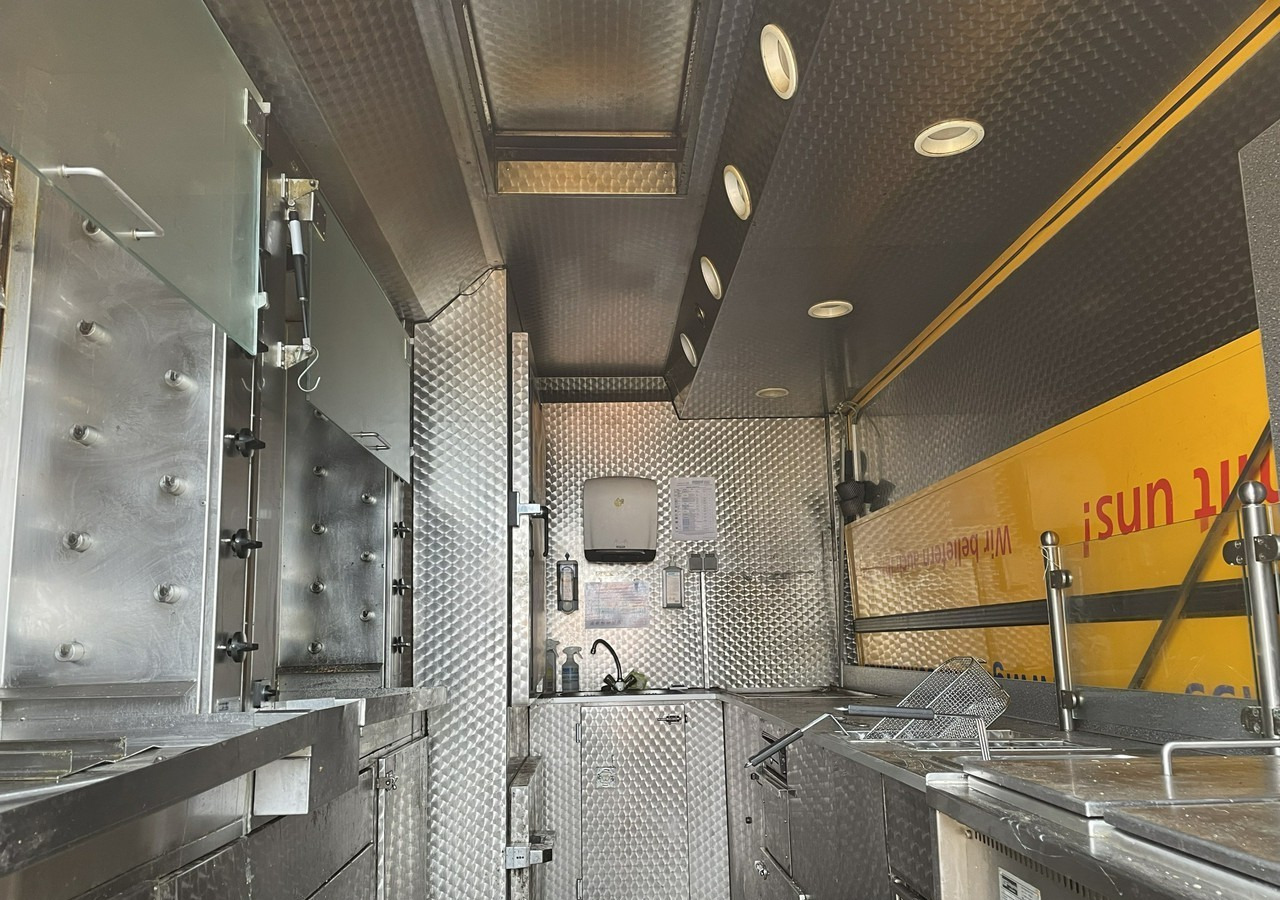 Fiat Ducato Ducato Autogrill Autosklep Foodtruck food truck Gastronomiczny 2018 - Food truck: foto 1 Fiat Ducato Ducato Autogrill Autosklep Foodtruck food truck Gastronomiczny 2018 - Food truck: foto 1