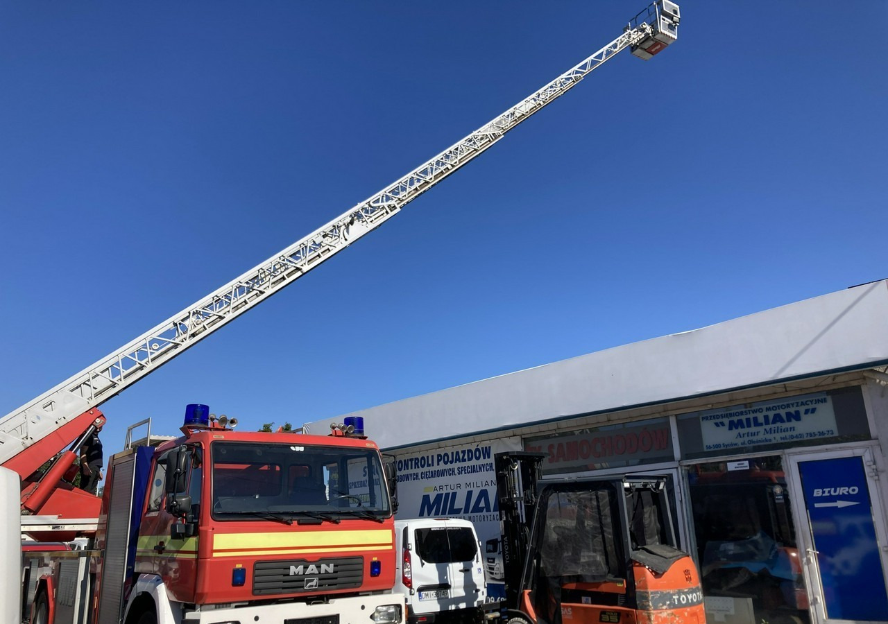MAN L 2000 MAN 15,280 Straż pożarna drabina Strażacka zwyżka 32m Metz Model 20 - Carro de bombeiro: foto 4 MAN L 2000 MAN 15,280 Straż pożarna drabina Strażacka zwyżka 32m Metz Model 20 - Carro de bombeiro: foto 4