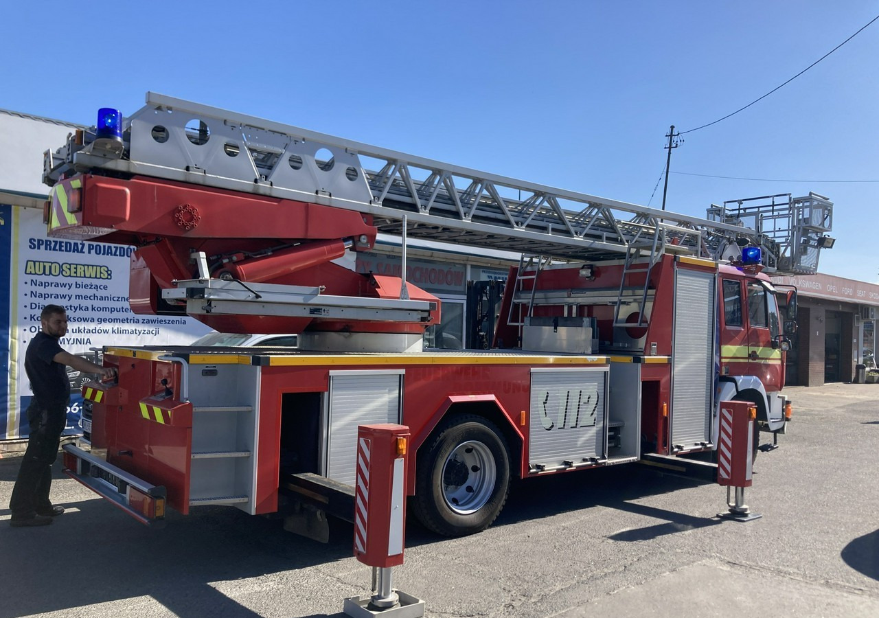 MAN L 2000 MAN 15,280 Straż pożarna drabina Strażacka zwyżka 32m Metz Model 20 - Carro de bombeiro: foto 5 MAN L 2000 MAN 15,280 Straż pożarna drabina Strażacka zwyżka 32m Metz Model 20 - Carro de bombeiro: foto 5