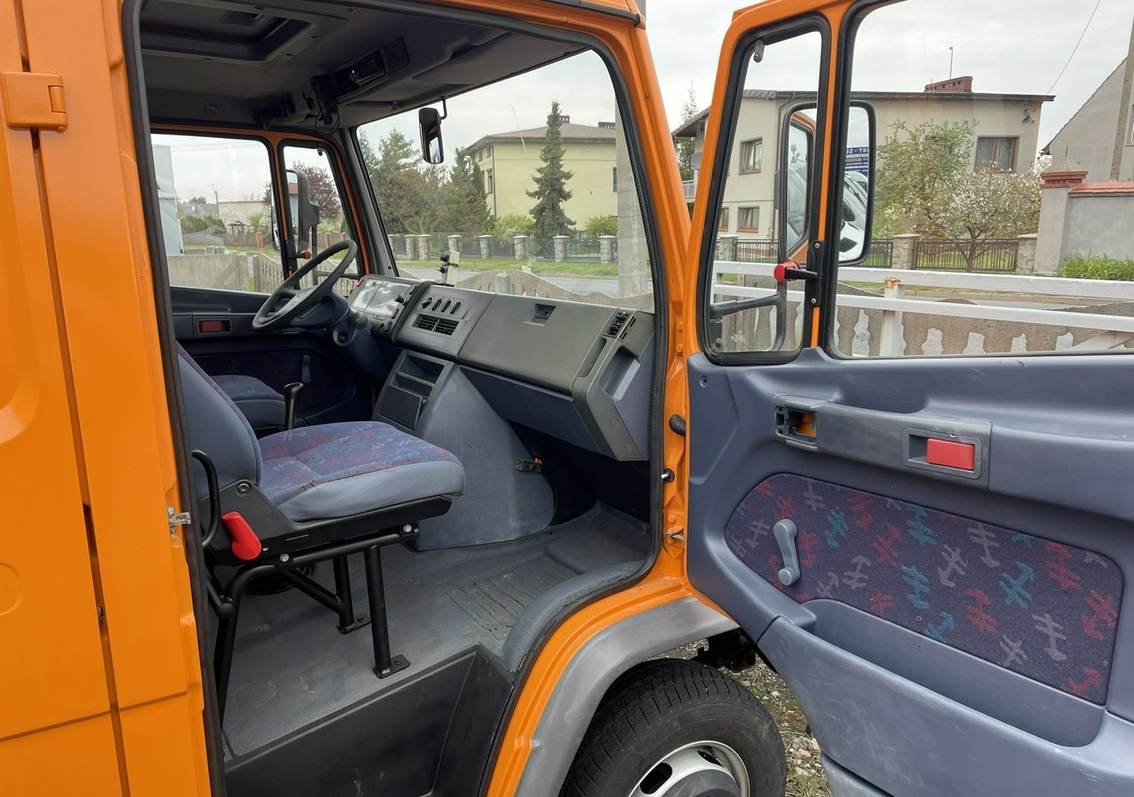 Mercedes-Benz Inny Mercedes-Benz Vario 614 Brygadówka skrzynia plandeka 6-oso doka dokka 2004 - Camião de lona: foto 3 Mercedes-Benz Inny Mercedes-Benz Vario 614 Brygadówka skrzynia plandeka 6-oso doka dokka 2004 - Camião de lona: foto 3
