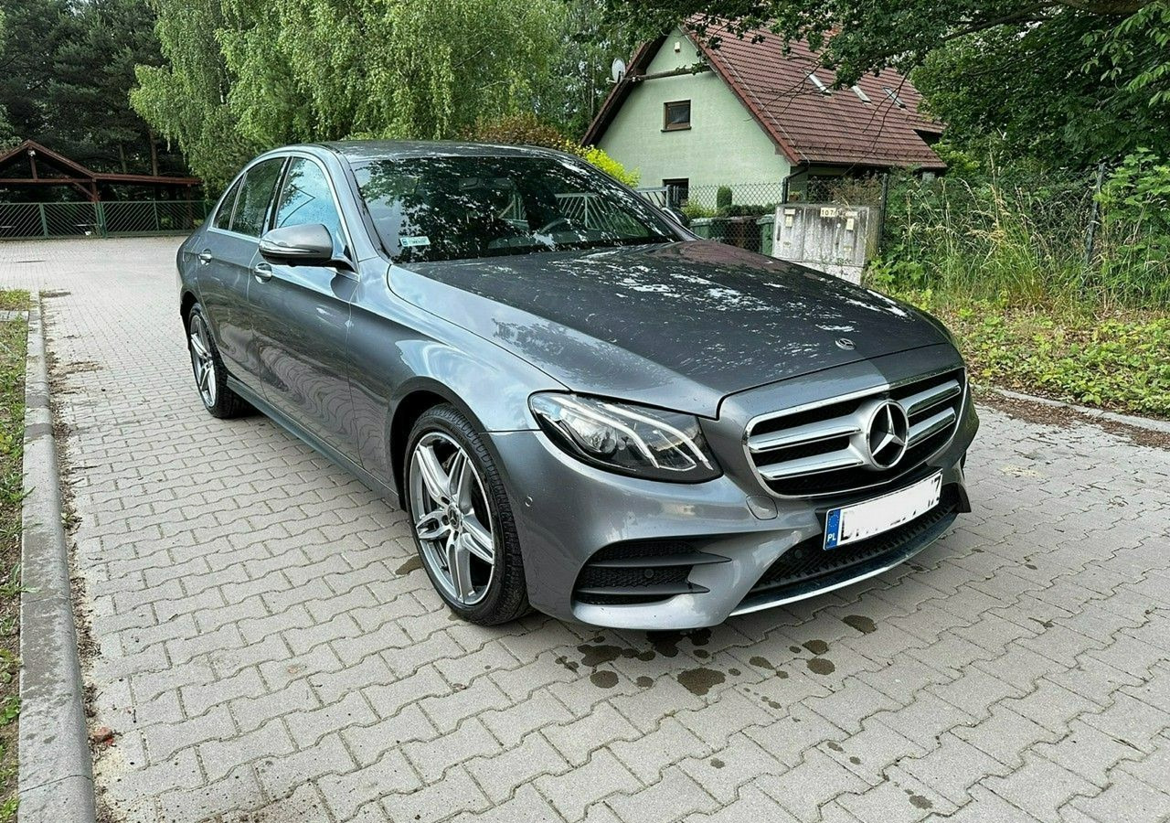 Mercedes-Benz Klasa E W213 E220d 2.0 194KM AMG-Pakiet MultibeamLed*Skóra*Navi*Kamera360* Salon - Automóvel: foto 1 Mercedes-Benz Klasa E W213 E220d 2.0 194KM AMG-Pakiet MultibeamLed*Skóra*Navi*Kamera360* Salon - Automóvel: foto 1
