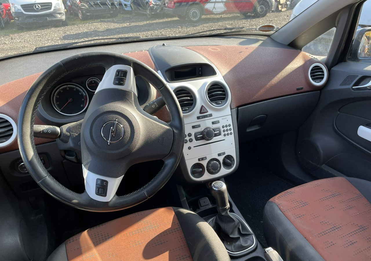 Opel Corsa D Corsa 1.4-87 KM Klima 2011 - Hatchback: foto 4 Opel Corsa D Corsa 1.4-87 KM Klima 2011 - Hatchback: foto 4