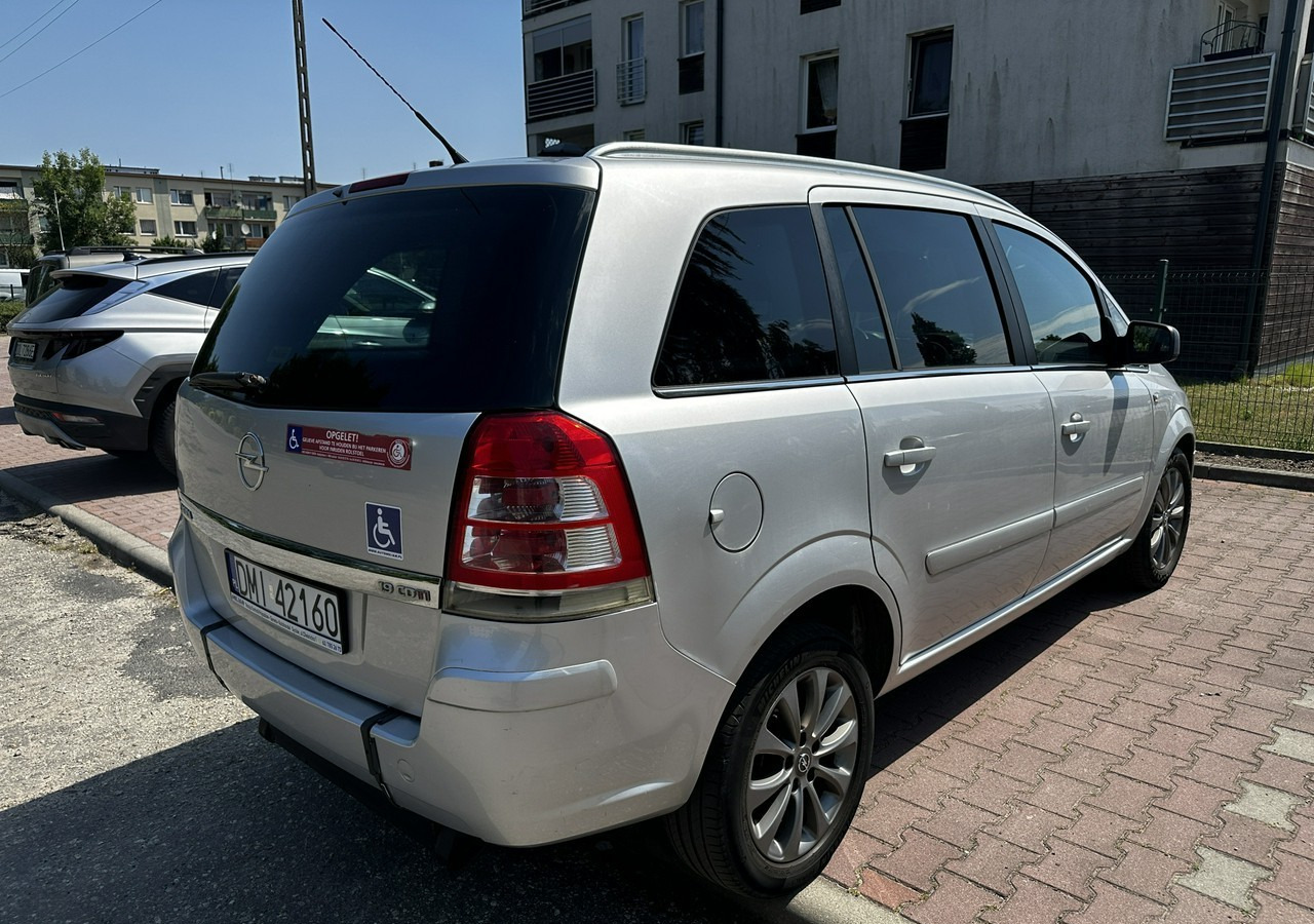 Opel Zafira B Opel Zafira do przewozu osób Niepełnosprawnych inwalida rampa - Automóvel: foto 2 Opel Zafira B Opel Zafira do przewozu osób Niepełnosprawnych inwalida rampa - Automóvel: foto 2