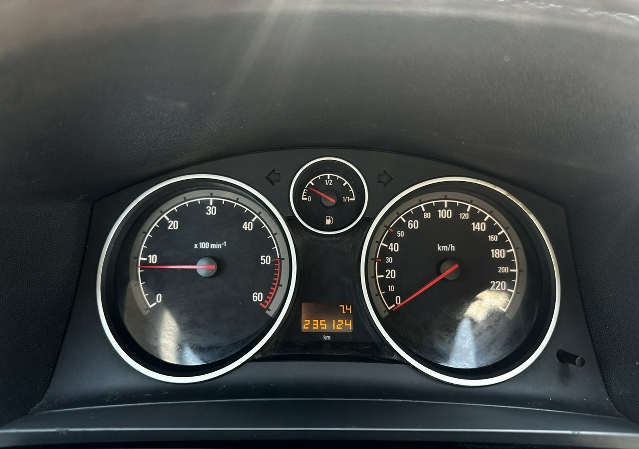 Opel Zafira B Opel Zafira do przewozu osób Niepełnosprawnych inwalida rampa - Automóvel: foto 5 Opel Zafira B Opel Zafira do przewozu osób Niepełnosprawnych inwalida rampa - Automóvel: foto 5