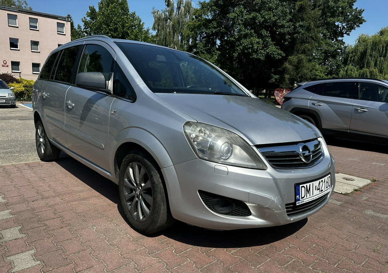 Opel Zafira B Opel Zafira do przewozu osób Niepełnosprawnych inwalida rampa - Automóvel: foto 3 Opel Zafira B Opel Zafira do przewozu osób Niepełnosprawnych inwalida rampa - Automóvel: foto 3