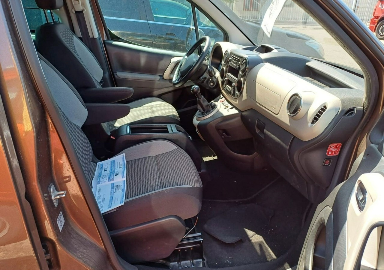Peugeot Partner II Peugeot Partner Tepee 100 Family Model 2013 - Automóvel: foto 2 Peugeot Partner II Peugeot Partner Tepee 100 Family Model 2013 - Automóvel: foto 2