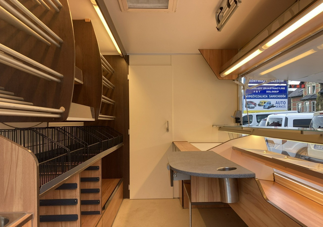Renault Master Autosklep pie sklep Bar Gastronomiczny Food Truck Foodtruck Borco 20 - Food truck: foto 3 Renault Master Autosklep pie sklep Bar Gastronomiczny Food Truck Foodtruck Borco 20 - Food truck: foto 3